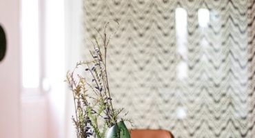 vue détaillée de la table en marbre blanc, par Beauté Intérieure, Décoratrice UFDI 68